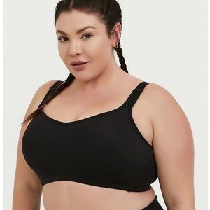TORRID Black Wireless Wicking Sports Bra 38DDD